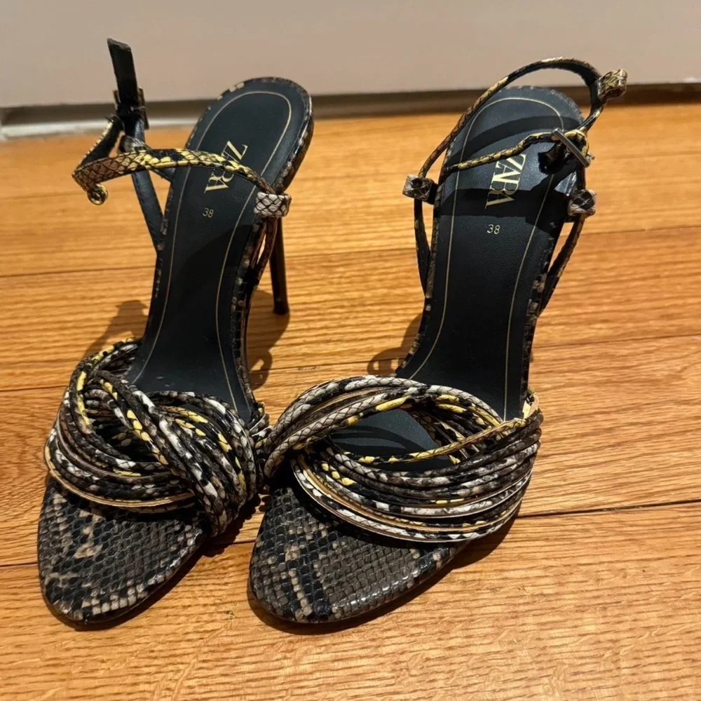 Zara Black and Gold Strappy Sandals - Picture 2 of 4